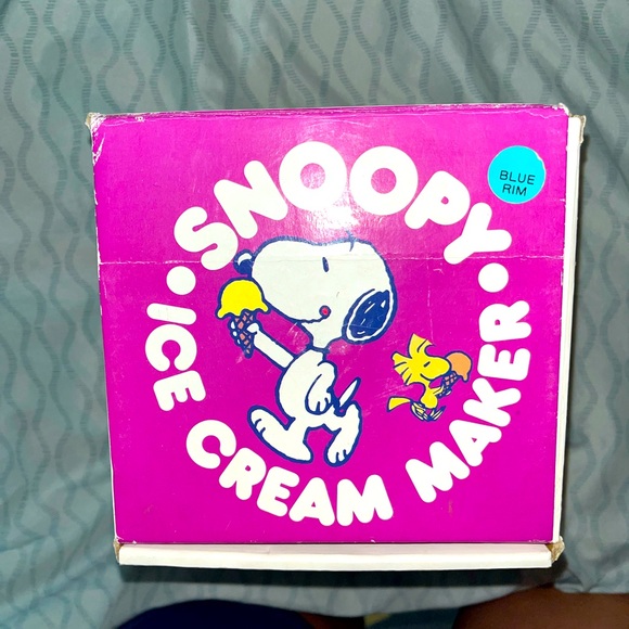 Snoopy Ice Cream Maker - Picture 4 of 15